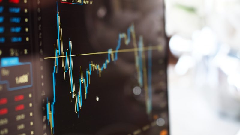 Quels sont les avantages à utiliser un tracker sur le CAC 40 ?